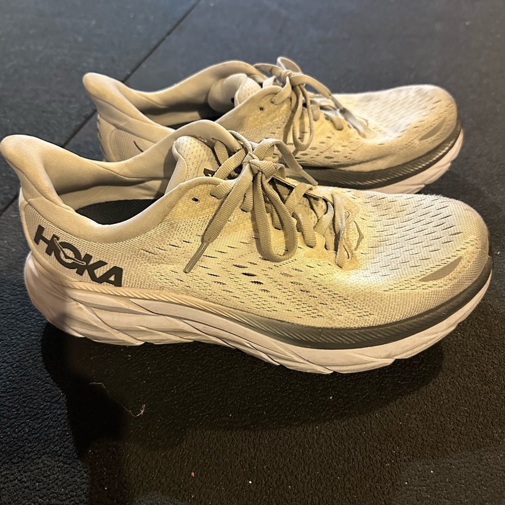 Hoka clifton 8 - men’s 7 (women’s size 9)